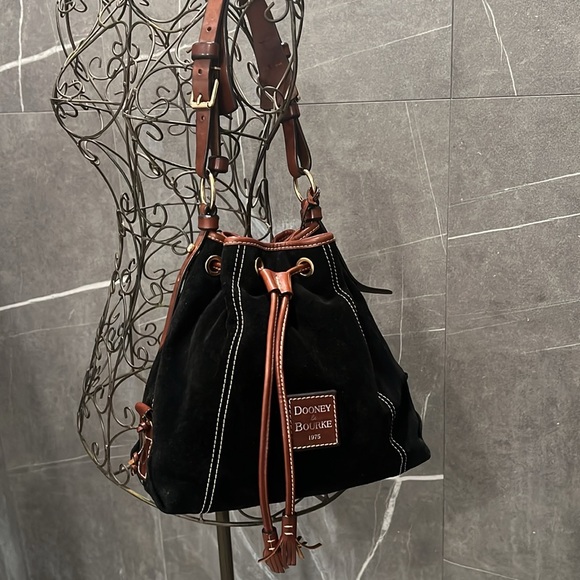 Dooney & Bourke EUC Suede bucket bag Black with dust bag - Picture 2 of 16